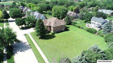 2 Deer Creek Court Mason City IA 50401
