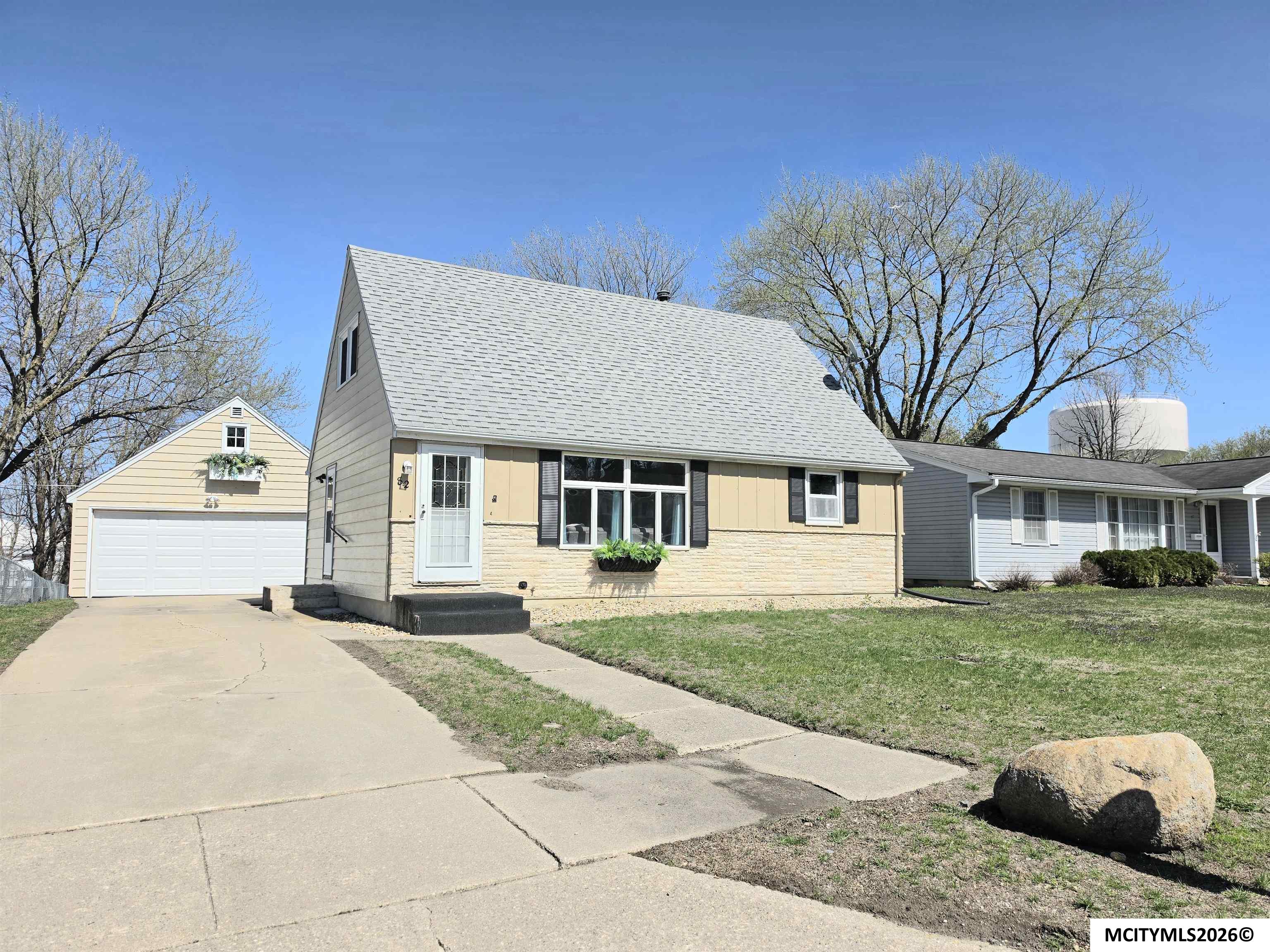 82 Sunny Circle Mason City IA 50401