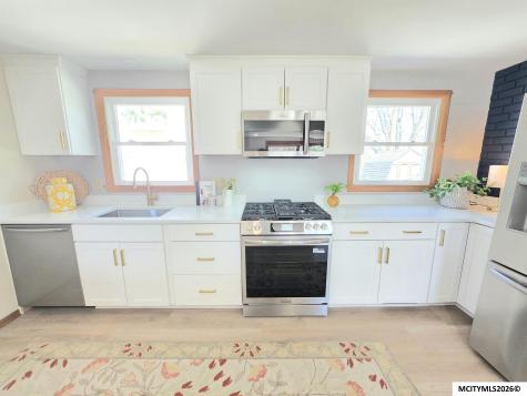 82 Sunny Circle Mason City IA 50401