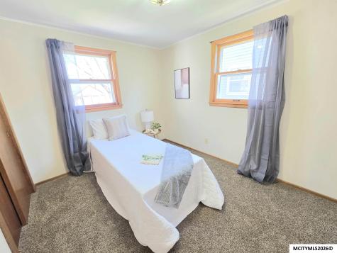 82 Sunny Circle Mason City IA 50401