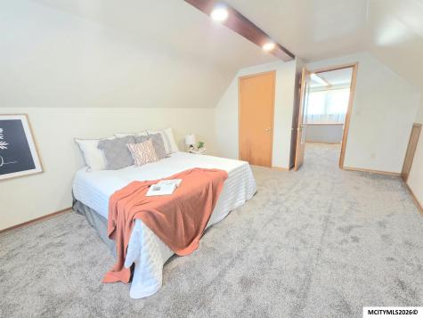 82 Sunny Circle Mason City IA 50401
