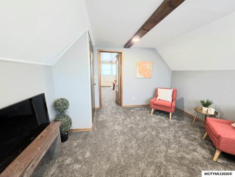 82 Sunny Circle Mason City IA 50401