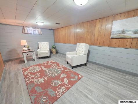 82 Sunny Circle Mason City IA 50401