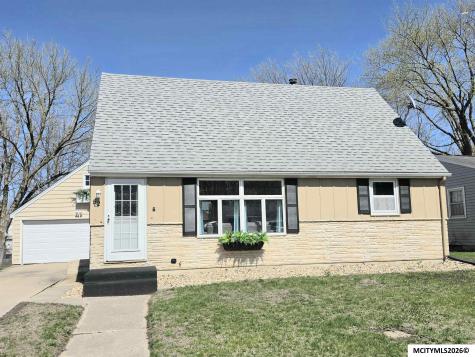 82 Sunny Circle Mason City IA 50401
