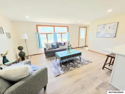 82 Sunny Circle Mason City IA 50401