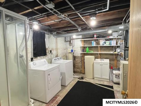 421 25th SW Mason City IA 50401