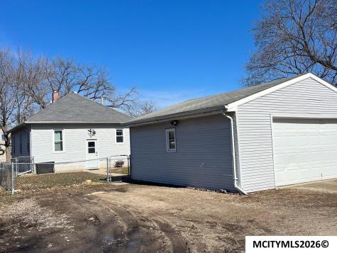 421 25th SW Mason City IA 50401