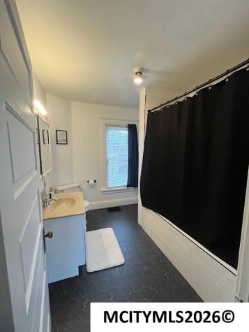 421 25th SW Mason City IA 50401