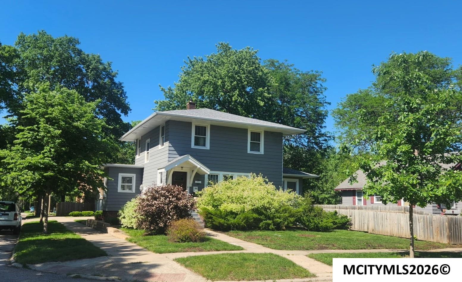 864 3rd NW Mason City IA 50401