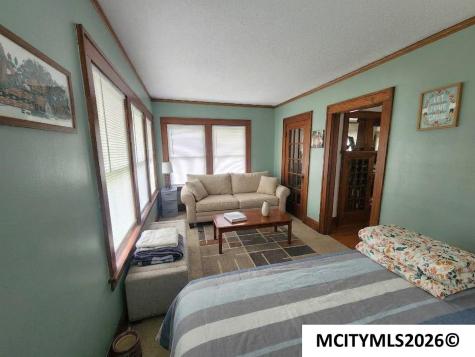 864 3rd NW Mason City IA 50401