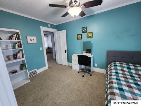 864 3rd NW Mason City IA 50401