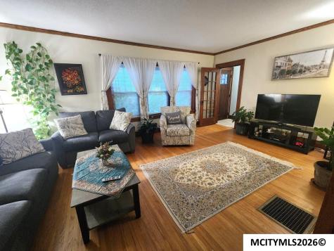 864 3rd NW Mason City IA 50401