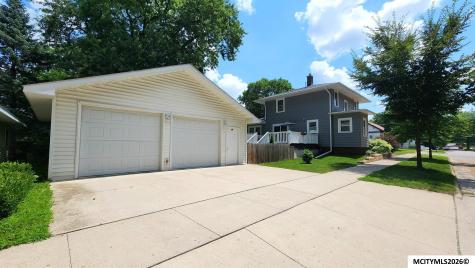 864 3rd NW Mason City IA 50401