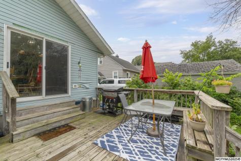 227 N Crescent Drive Mason City IA 50401
