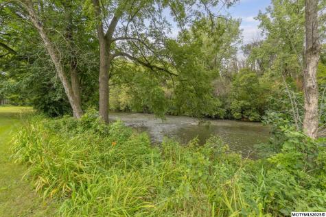 227 N Crescent Drive Mason City IA 50401