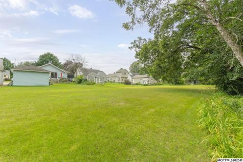 227 N Crescent Drive Mason City IA 50401