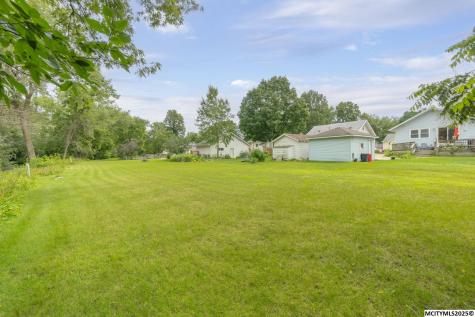 227 N Crescent Drive Mason City IA 50401