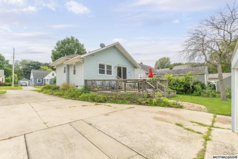 227 N Crescent Drive Mason City IA 50401