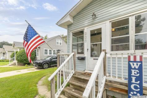 227 N Crescent Drive Mason City IA 50401