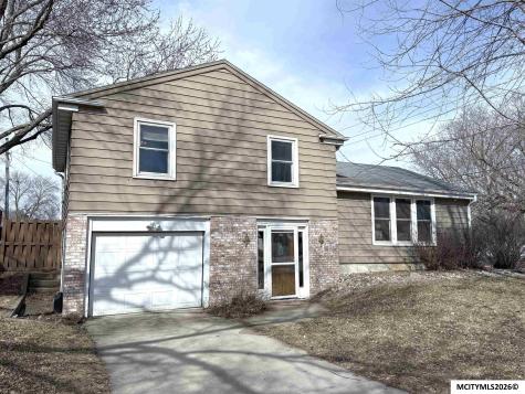 1304 2nd NW Mason City IA 50401