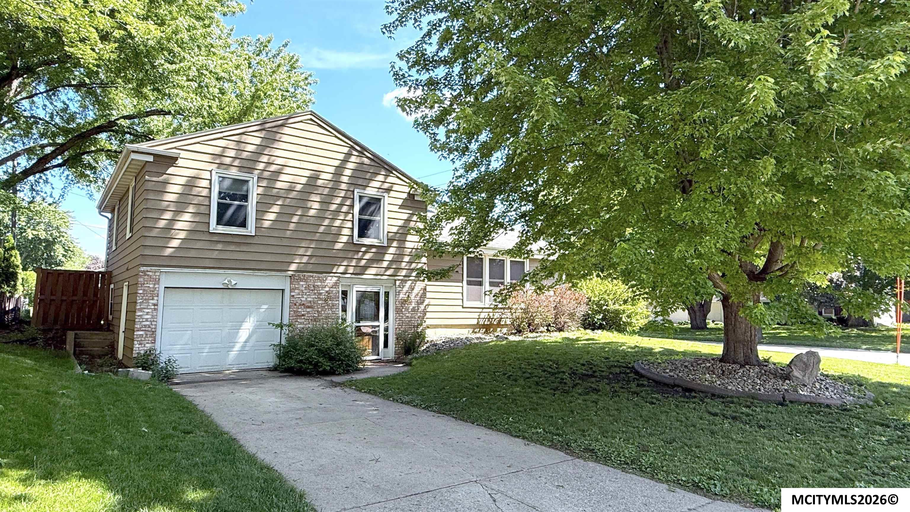 1304 2nd NW Mason City IA 50401