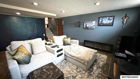 1304 2nd NW Mason City IA 50401