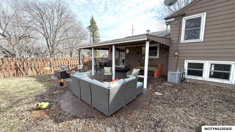 1304 2nd NW Mason City IA 50401