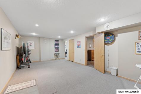 25 Charlestown Square Mason City IA 50401