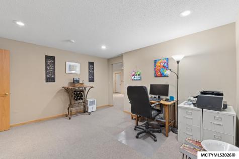 25 Charlestown Square Mason City IA 50401