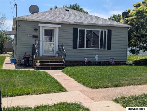 27 26th SW Mason City IA 50401