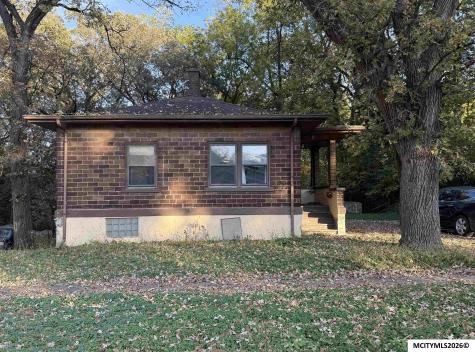 805 Elm Drive Mason City IA 50401