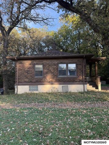 805 Elm Drive Mason City IA 50401