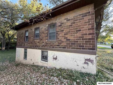 805 Elm Drive Mason City IA 50401