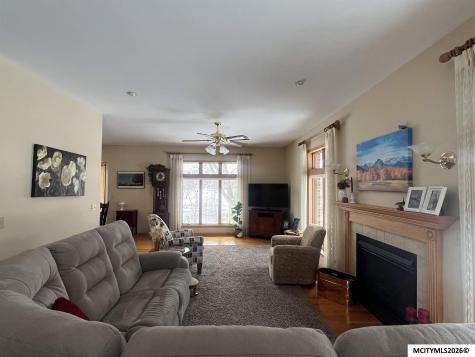 601 Birch Court Mason City IA 50401