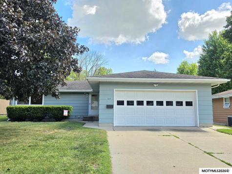 1009 Manor Drive Mason City IA 50401