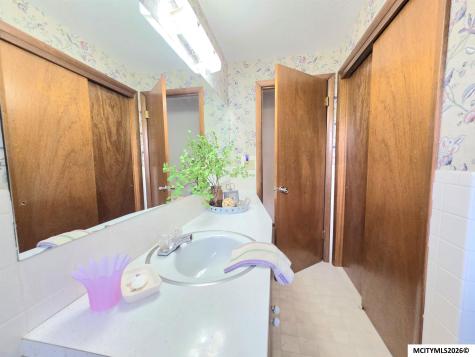 1009 Manor Drive Mason City IA 50401