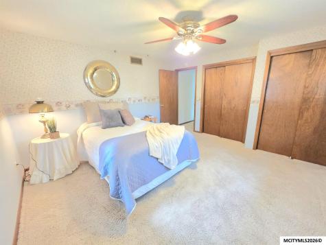 1009 Manor Drive Mason City IA 50401
