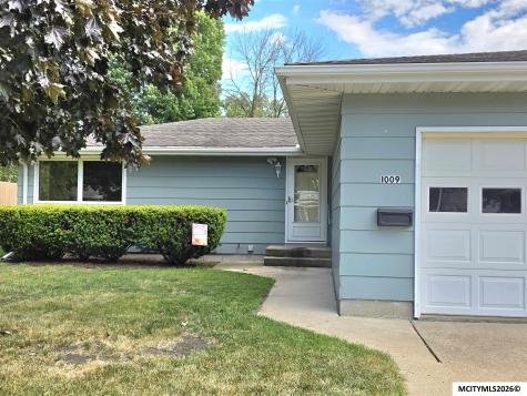 1009 Manor Drive Mason City IA 50401