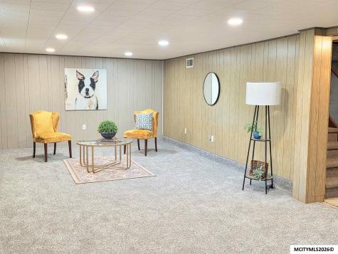 1009 Manor Drive Mason City IA 50401