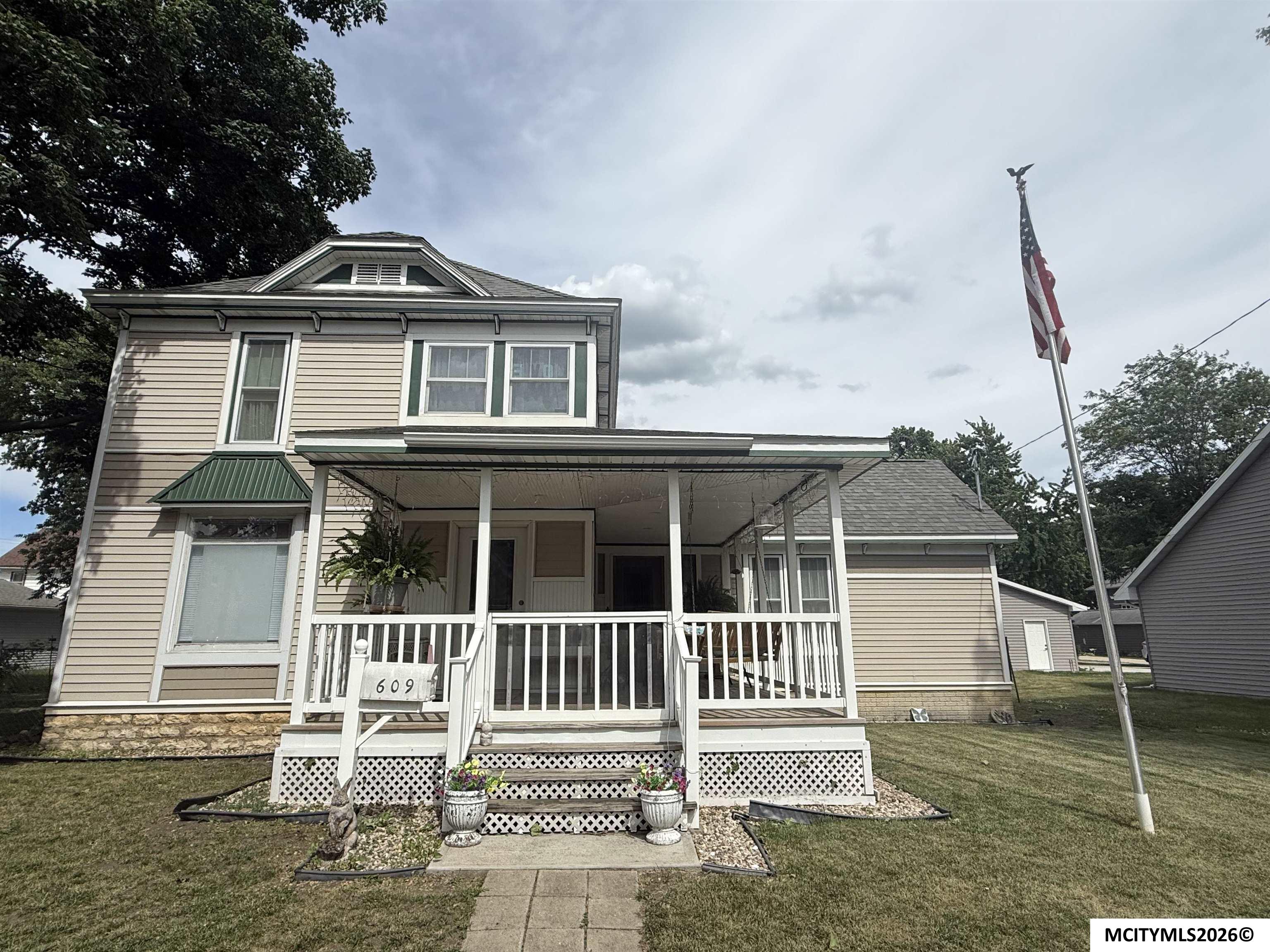 609 S Massachusetts Mason City IA 50401