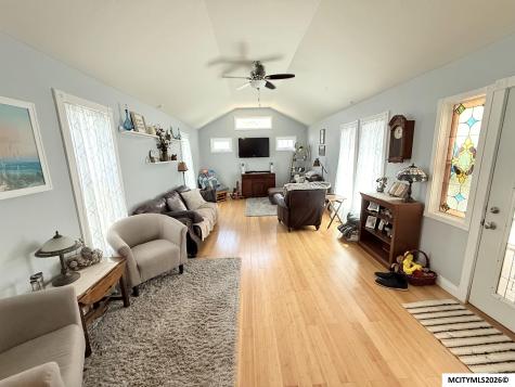 609 S Massachusetts Mason City IA 50401