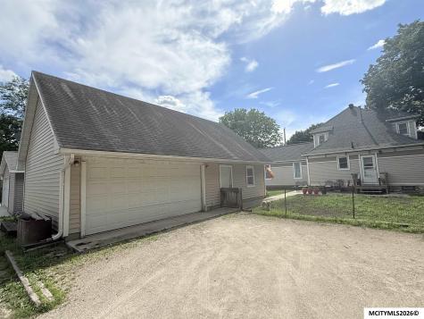 609 S Massachusetts Mason City IA 50401