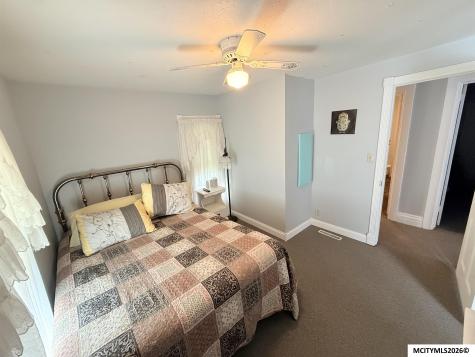 609 S Massachusetts Mason City IA 50401