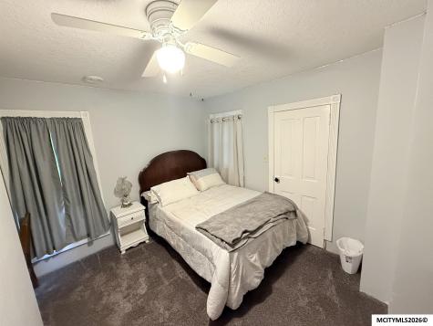 609 S Massachusetts Mason City IA 50401