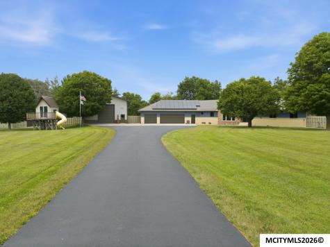 1005 Prairie View Place Rockford IA 50468