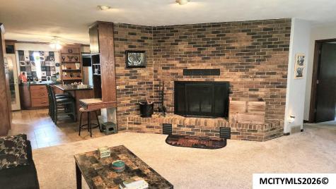 1787 Gilmore Avenue New Hampton IA 50659