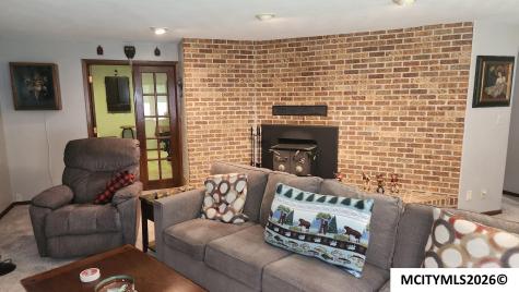 1787 Gilmore Avenue New Hampton IA 50659