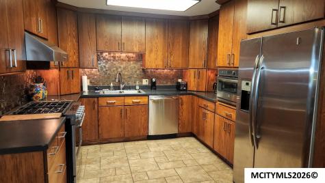 1787 Gilmore Avenue New Hampton IA 50659