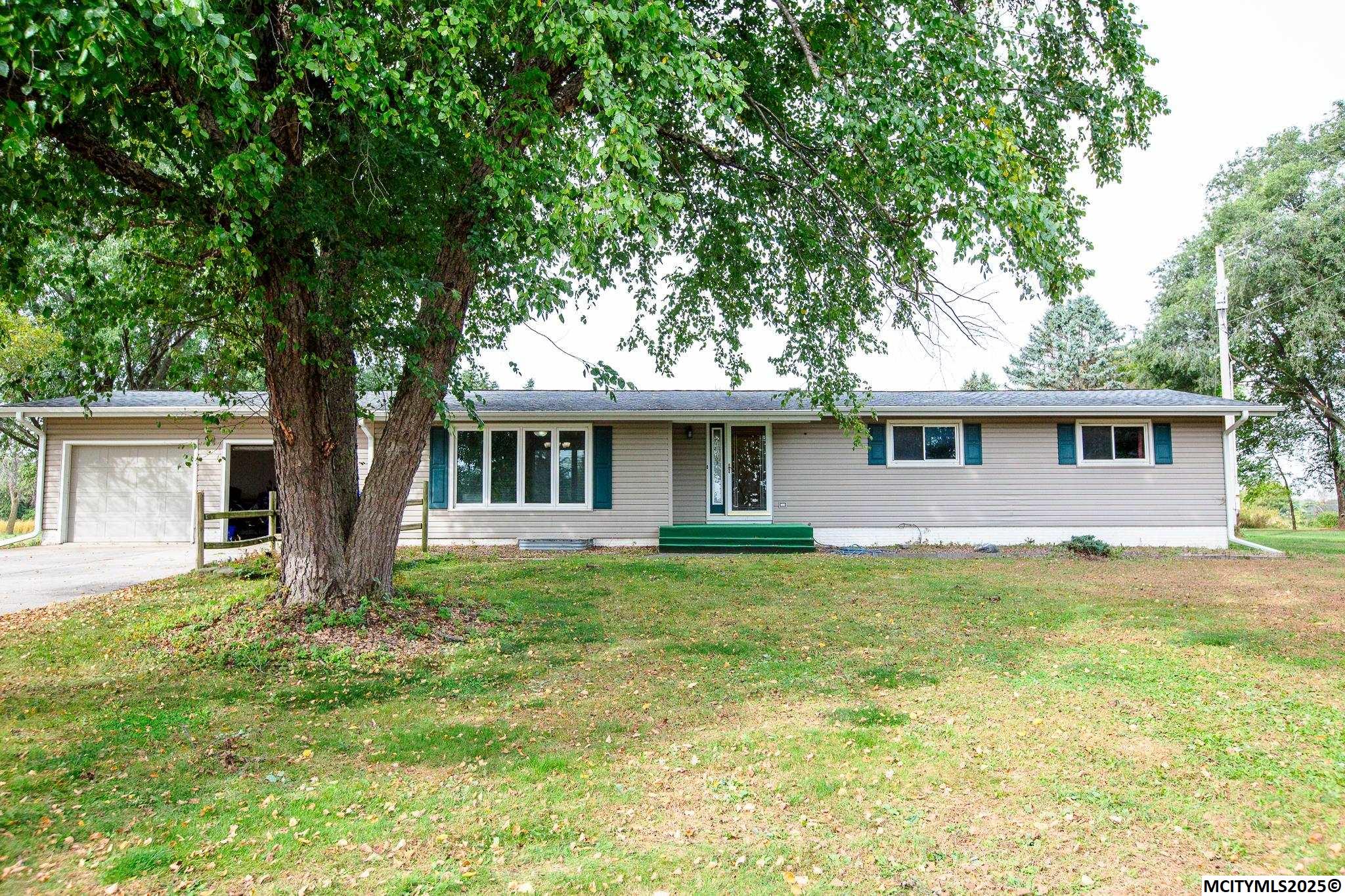 23620 Thrush Avenue Mason City IA 50401