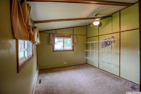 23620 Thrush Avenue Mason City IA 50401